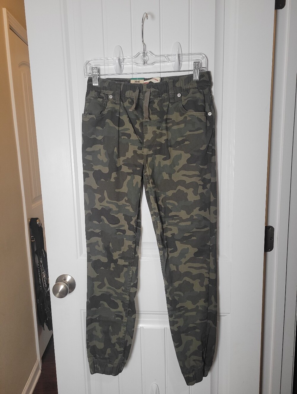 Youth Boy's Camo Jogger Pants - Olive Green by Levi Strauss.  Size 14